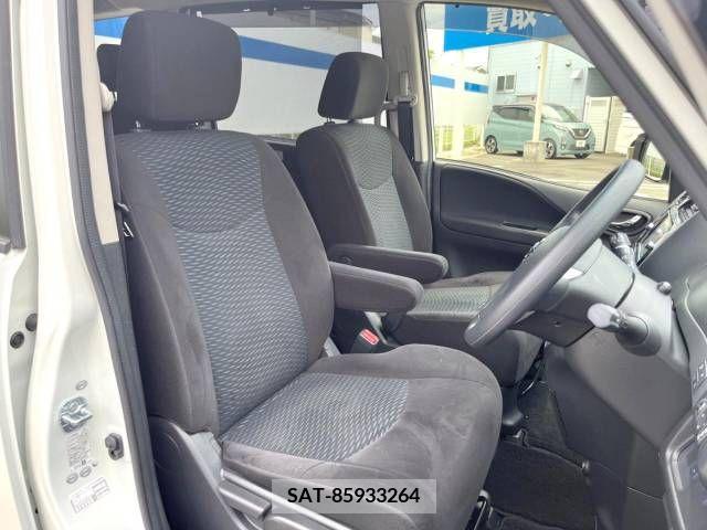 Nissan SERENA 2016-05 324920-8