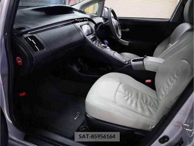Toyota PRIUS 2013-06 282114-9