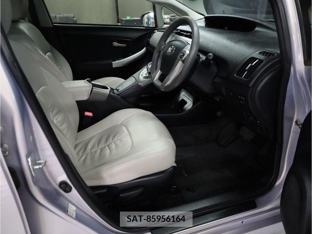 Toyota PRIUS 2013-06 282114-8