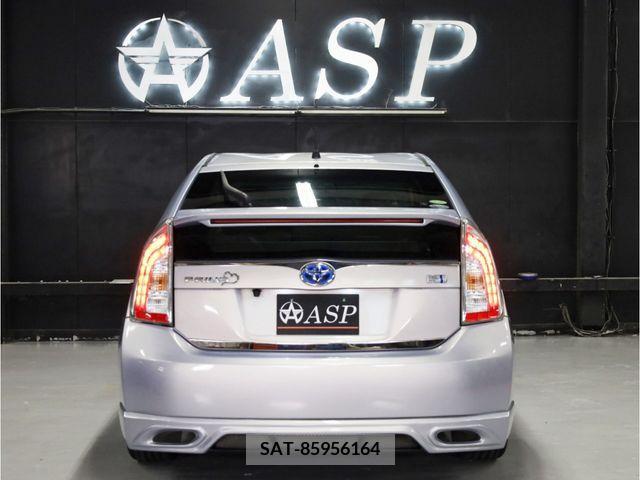 Toyota PRIUS 2013-06 282114-5