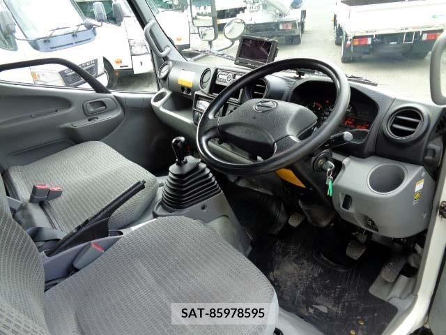 Hino DUTRO 2017-08 200853-2