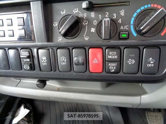 Hino DUTRO 2017-08 200853-7