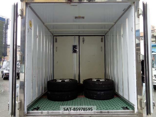 Hino DUTRO 2017-08 200853-13