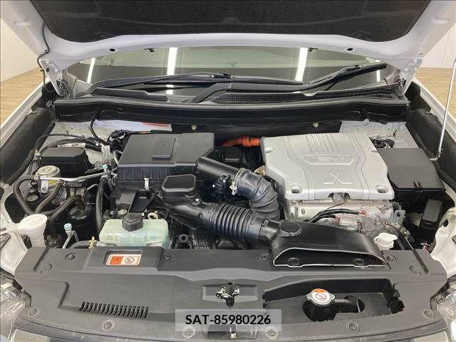 Mitsubishi OUTLANDER PHEV 2020-01 281120-17