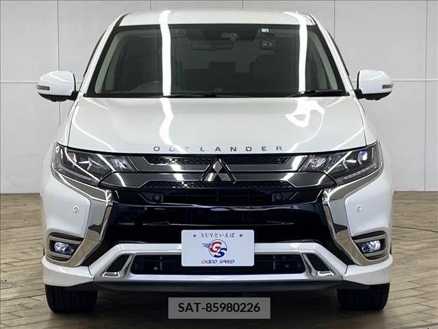 Mitsubishi OUTLANDER PHEV 2020-01 281120-2