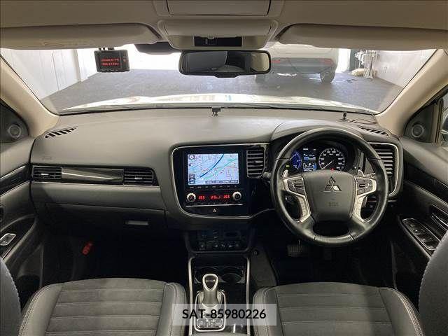 Mitsubishi OUTLANDER PHEV 2020-01 281120-1