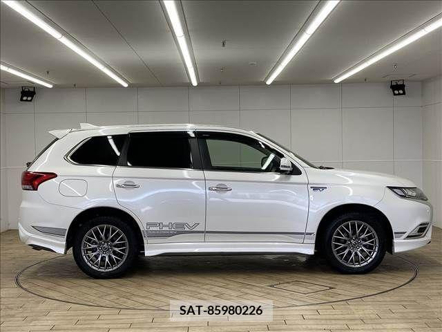Mitsubishi OUTLANDER PHEV 2020-01 281120-16
