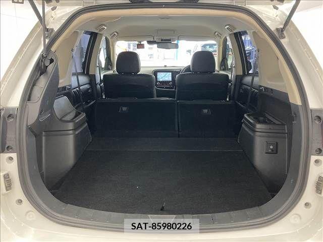 Mitsubishi OUTLANDER PHEV 2020-01 281120-13