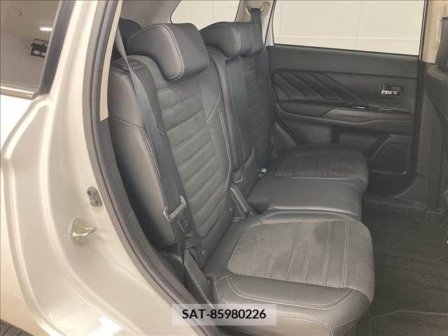 Mitsubishi OUTLANDER PHEV 2020-01 281120-12