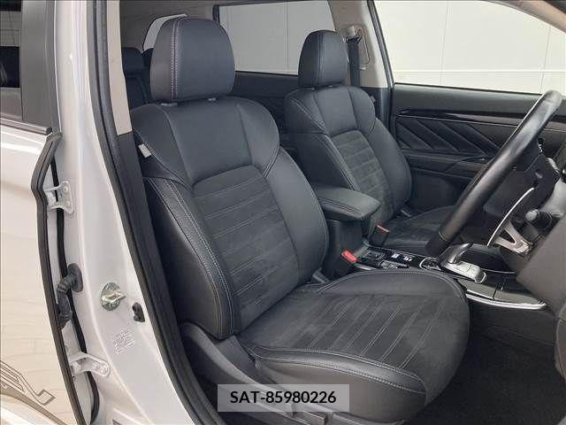 Mitsubishi OUTLANDER PHEV 2020-01 281120-11