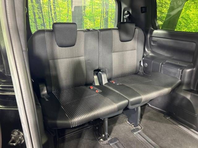 Toyota VOXY 2018-03 17822-13