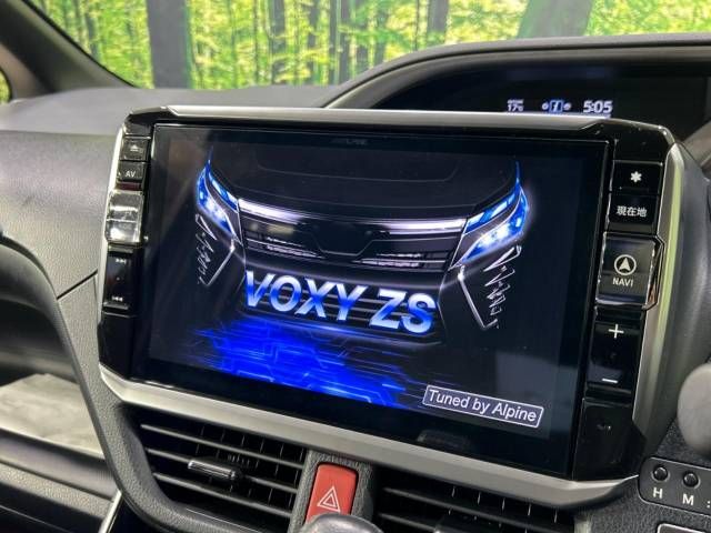Toyota VOXY 2018-03 17822-3