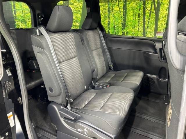 Toyota VOXY 2018-03 17822-12