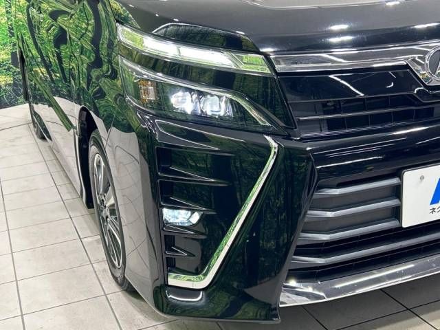 Toyota VOXY 2018-03 17822-9