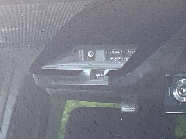 Toyota VOXY 2018-03 17822-2