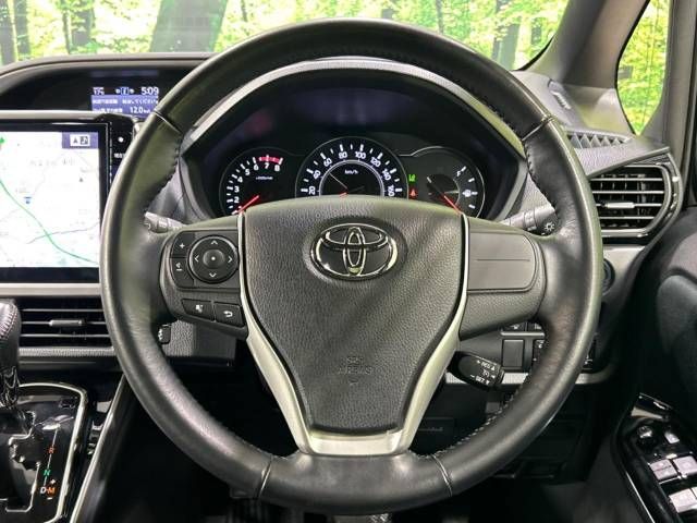Toyota VOXY 2018-03 17822-8