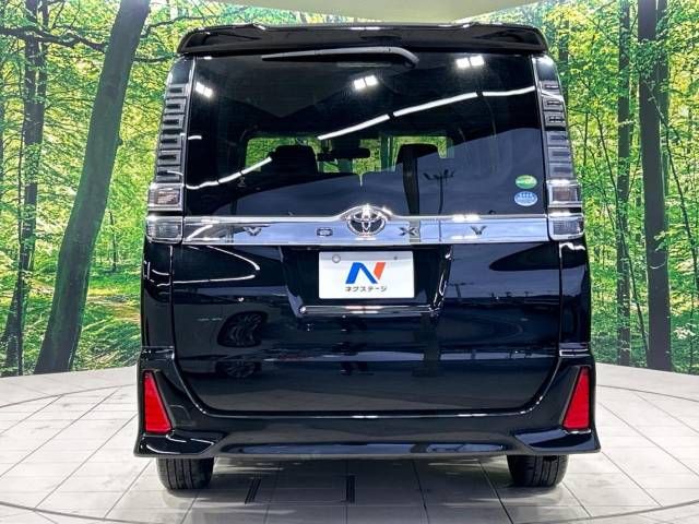 Toyota VOXY 2018-03 17822-16
