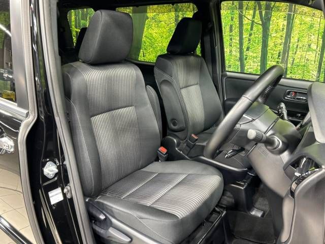 Toyota VOXY 2018-03 17822-11