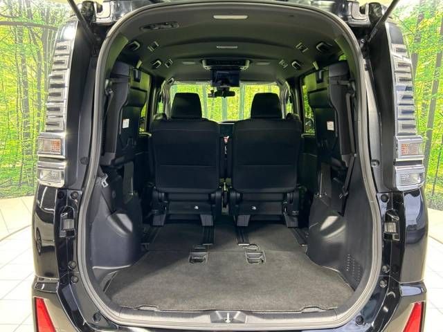 Toyota VOXY 2018-03 17822-14