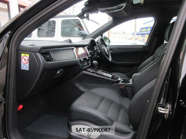 Porsche MACAN 2023-08 204078-18