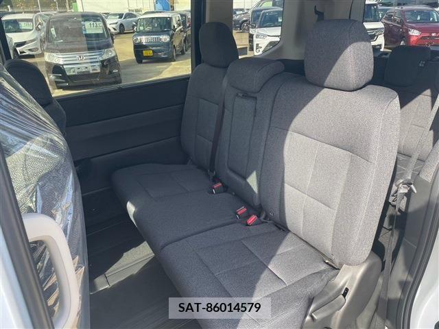 Honda e 2023-10 208773-3