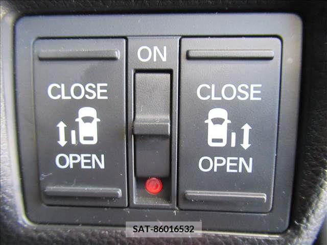 Honda N BOX CUSTOM 2018-03 298077-9