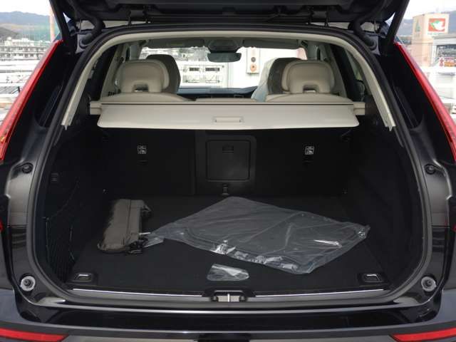 Volvo XC60 2022-11 5162-28
