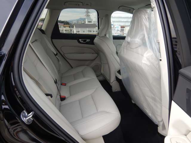 Volvo XC60 2022-11 5162-24