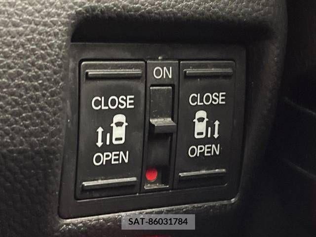 Honda N BOX CUSTOM 2018-02 243732-3