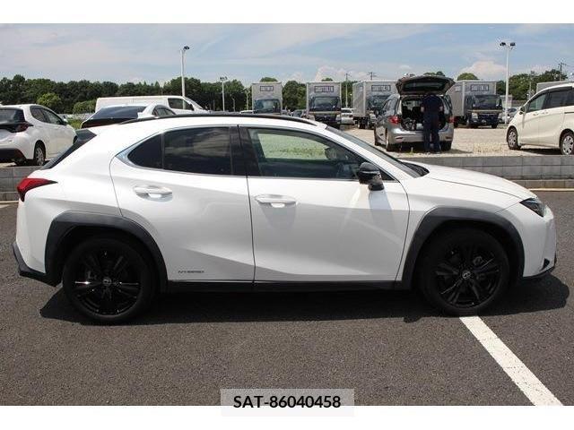 Lexus UX 2021-05 354382-4