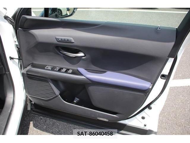 Lexus UX 2021-05 354382-8