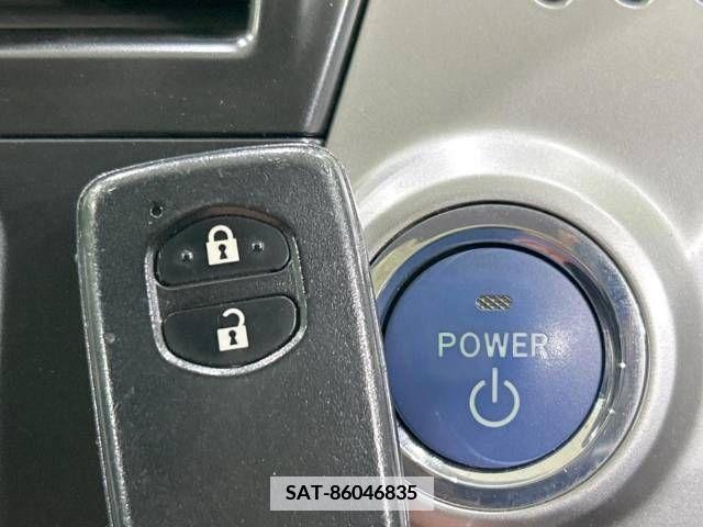 Toyota PRIUS ALPHA 2011-08 341878-7