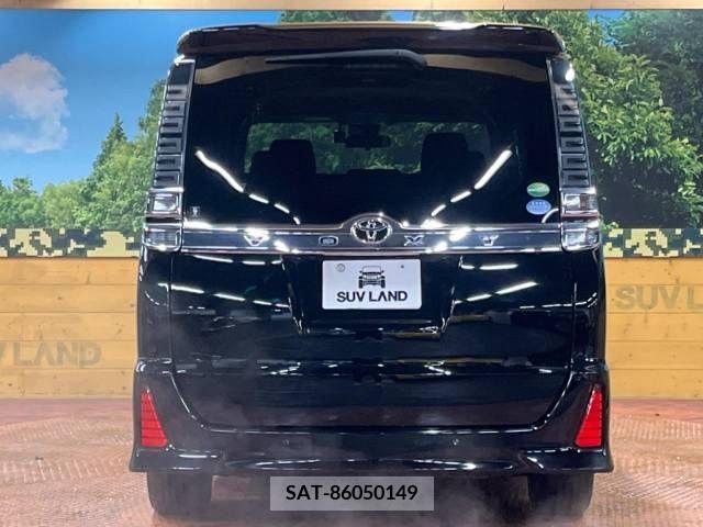 Toyota VOXY 2019-01 223958-16