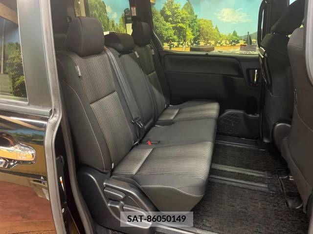 Toyota VOXY 2019-01 223958-9