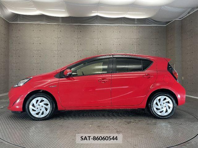 Toyota AQUA 2017-12 218291-8