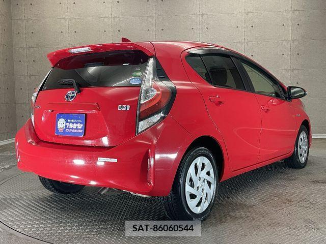 Toyota AQUA 2017-12 218291-3
