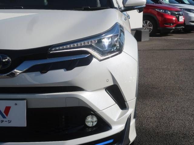 Toyota C-HR 2017-02 28414-13