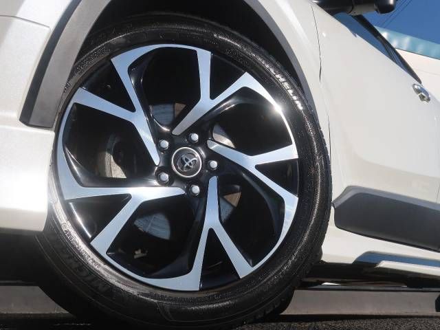 Toyota C-HR 2017-02 28414-12