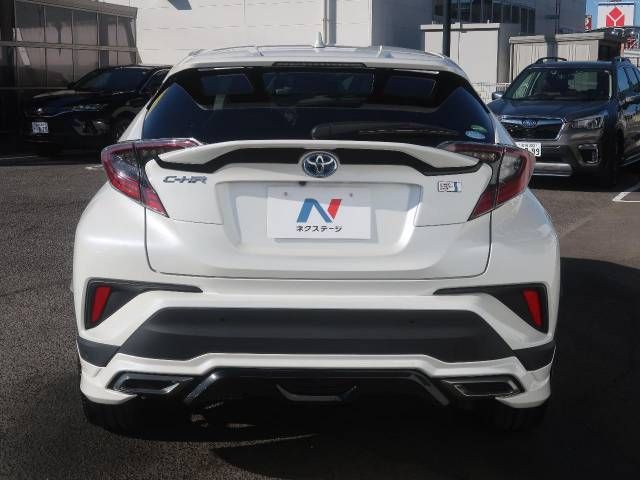 Toyota C-HR 2017-02 28414-15