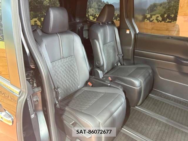 Toyota NOAH 2023-04 279492-9