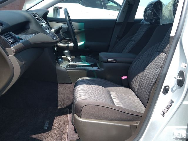 Toyota CROWN SEDAN 2011-02 2461-18