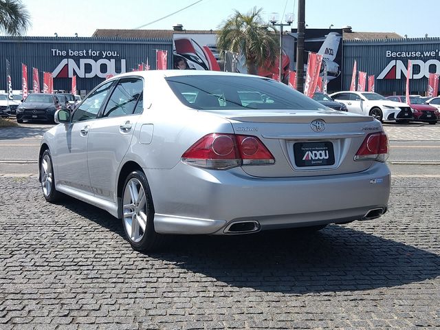 Toyota CROWN SEDAN 2011-02 2461-2