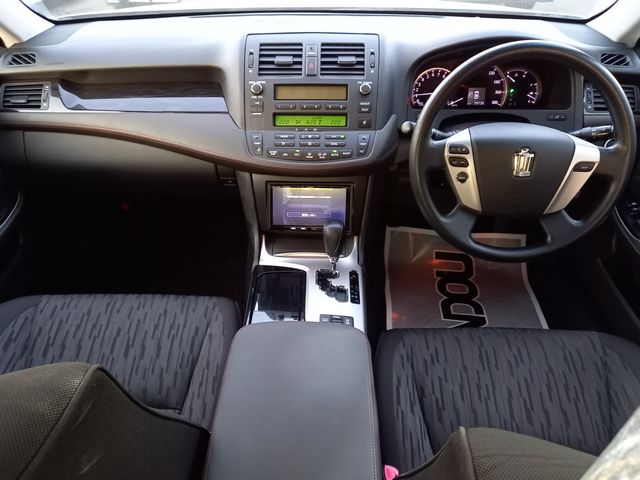 Toyota CROWN SEDAN 2011-02 2461-8