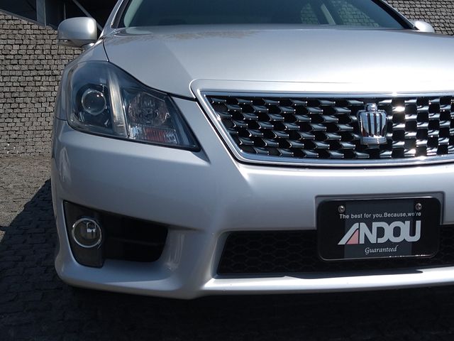 Toyota CROWN SEDAN 2011-02 2461-5