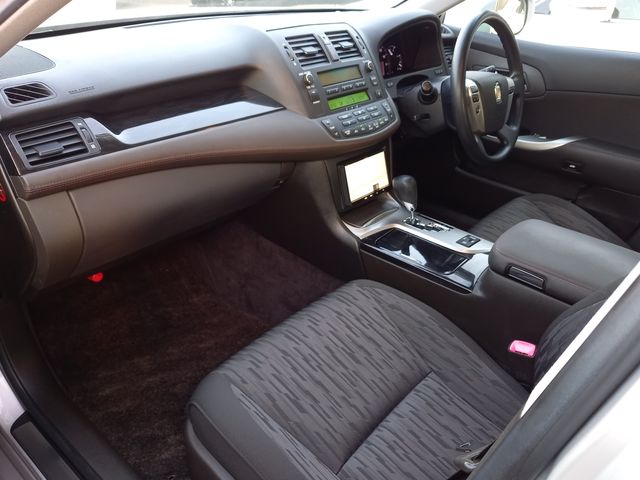 Toyota CROWN SEDAN 2011-02 2461-19