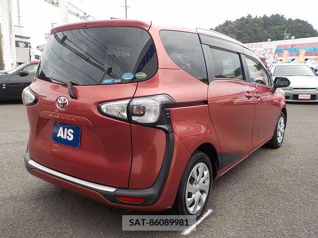 Toyota SIENTA 2015-08 335109-5