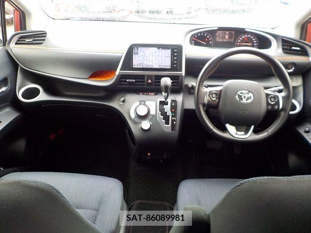 Toyota SIENTA 2015-08 335109-1