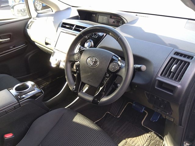 Toyota PRIUS ALPHA 2016-10 183214-16