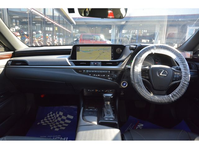 Lexus ES 2019-02 196492-6