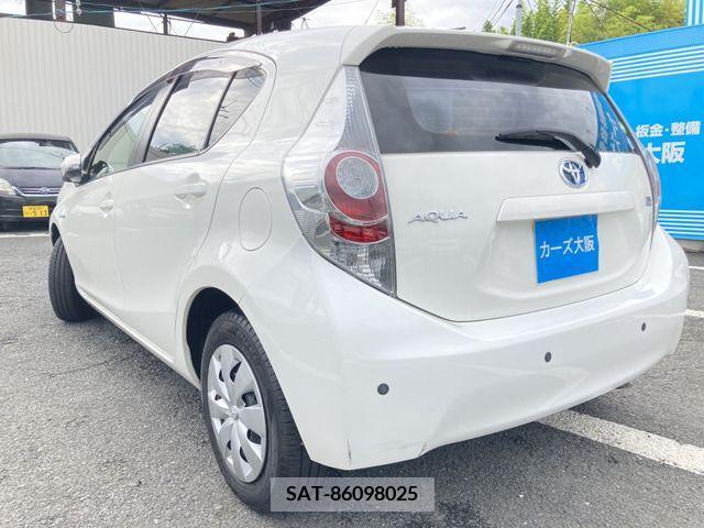 Toyota AQUA 2014-01 378391-2
